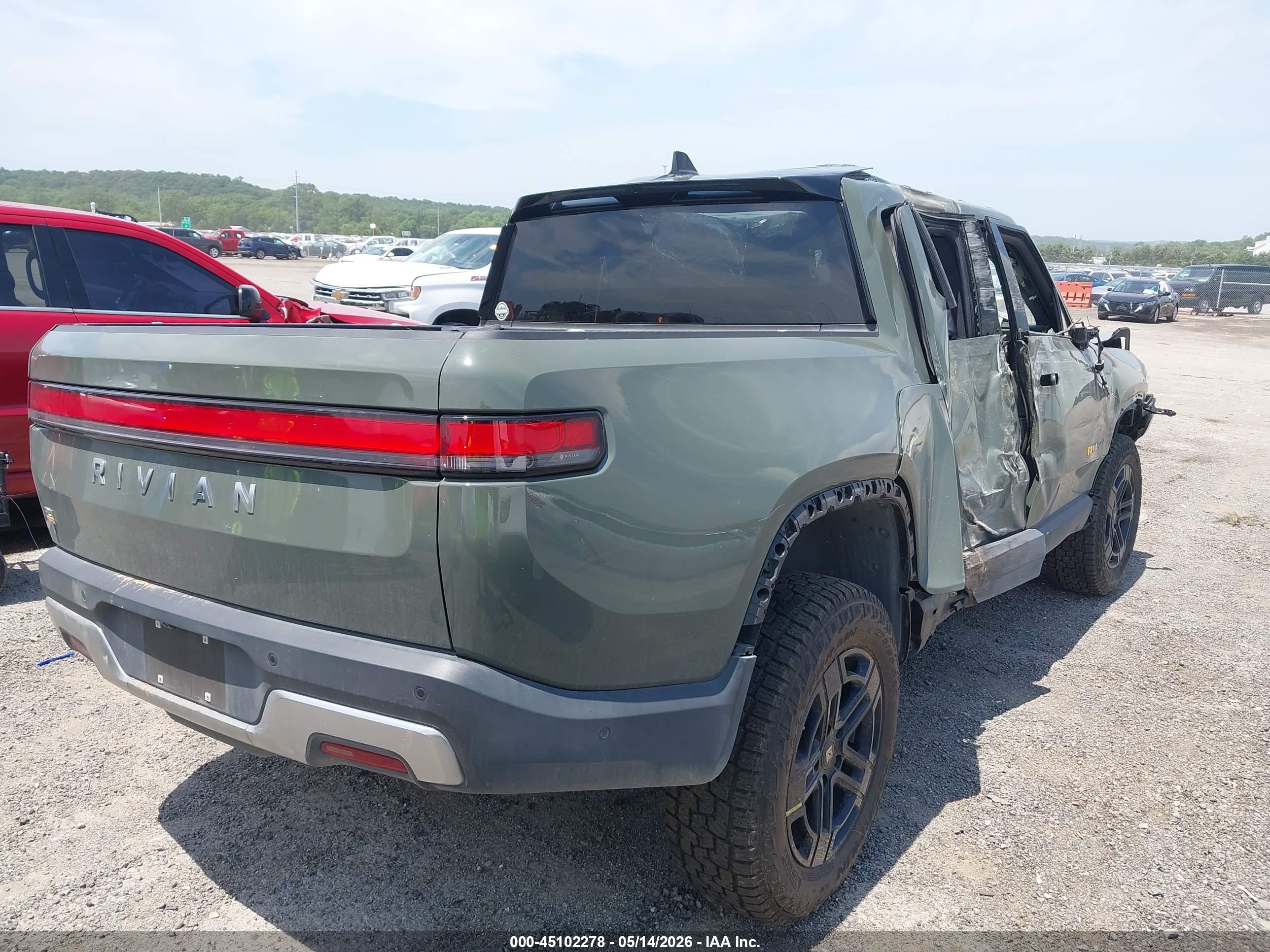 2022 RIVIAN R1T — VIN 7FCTGAAL5NN003097 — photo 4