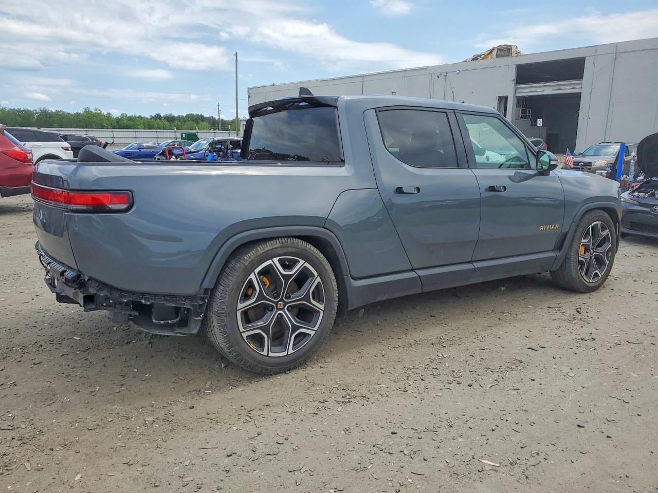 2022 RIVIAN R1T — VIN 7FCTGAAA3NN014615 — photo 3