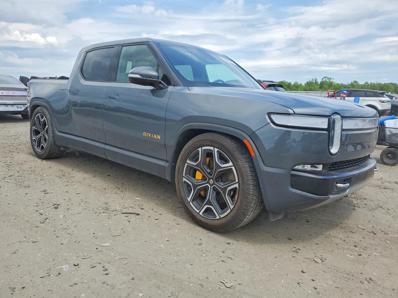 2022 RIVIAN R1T — VIN 7FCTGAAA3NN014615 — photo 4