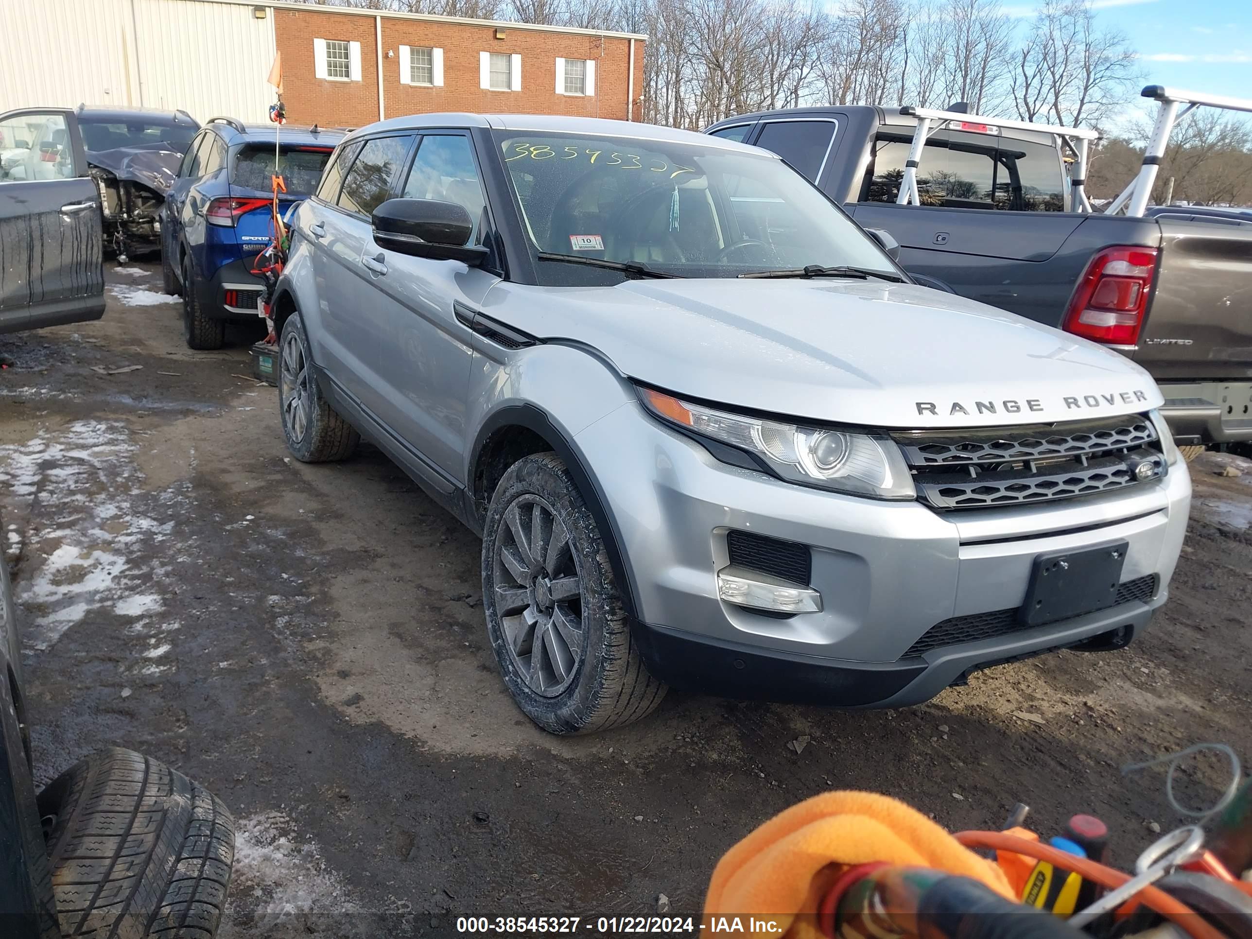 SALVP2BG8DH810371 — photo 1