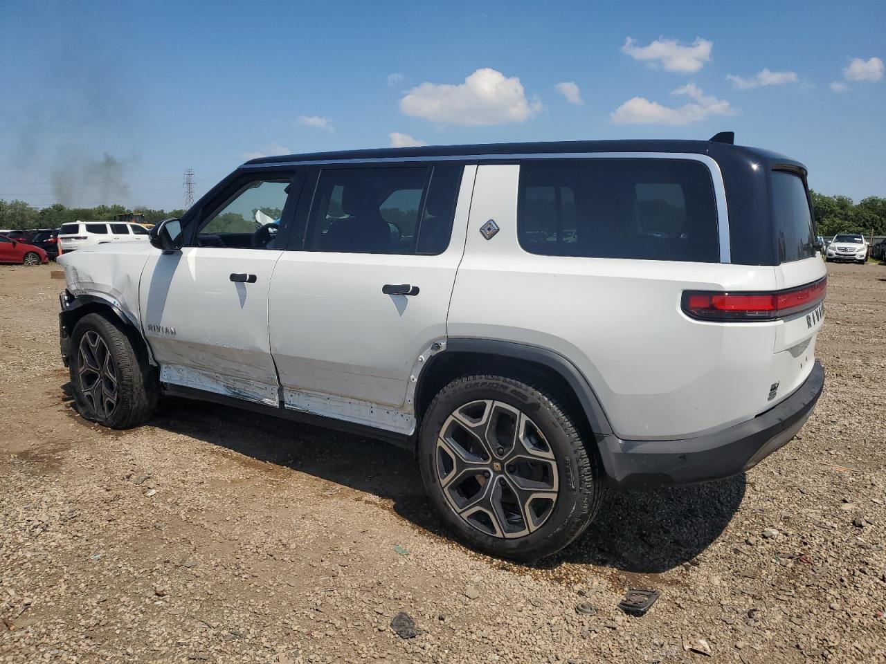 2025 RIVIAN R1S — VIN 7PDSGBBA8SN047751 — photo 2