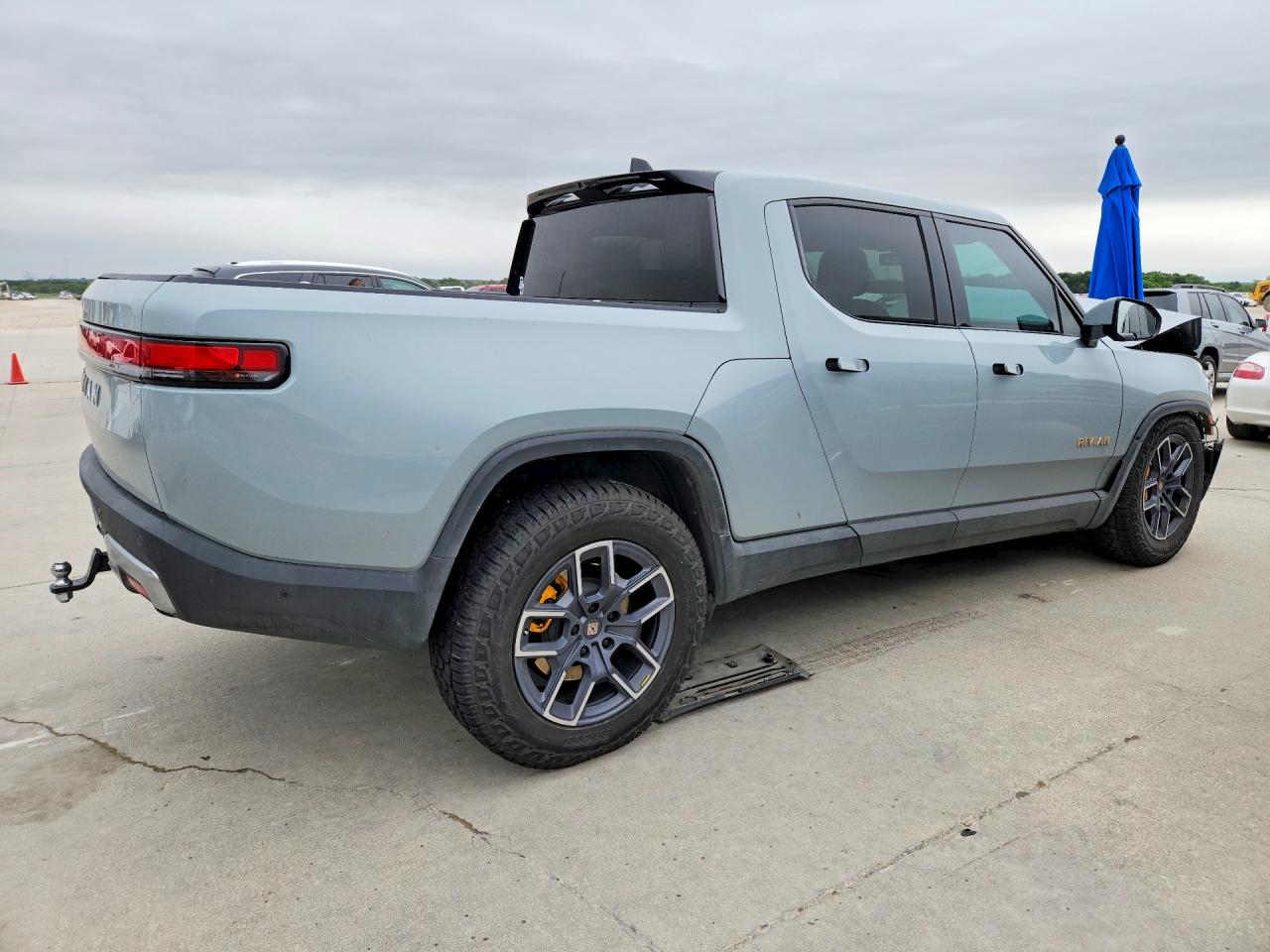 2022 RIVIAN R1T — VIN 7FCTGAAA0NN016645 — photo 3