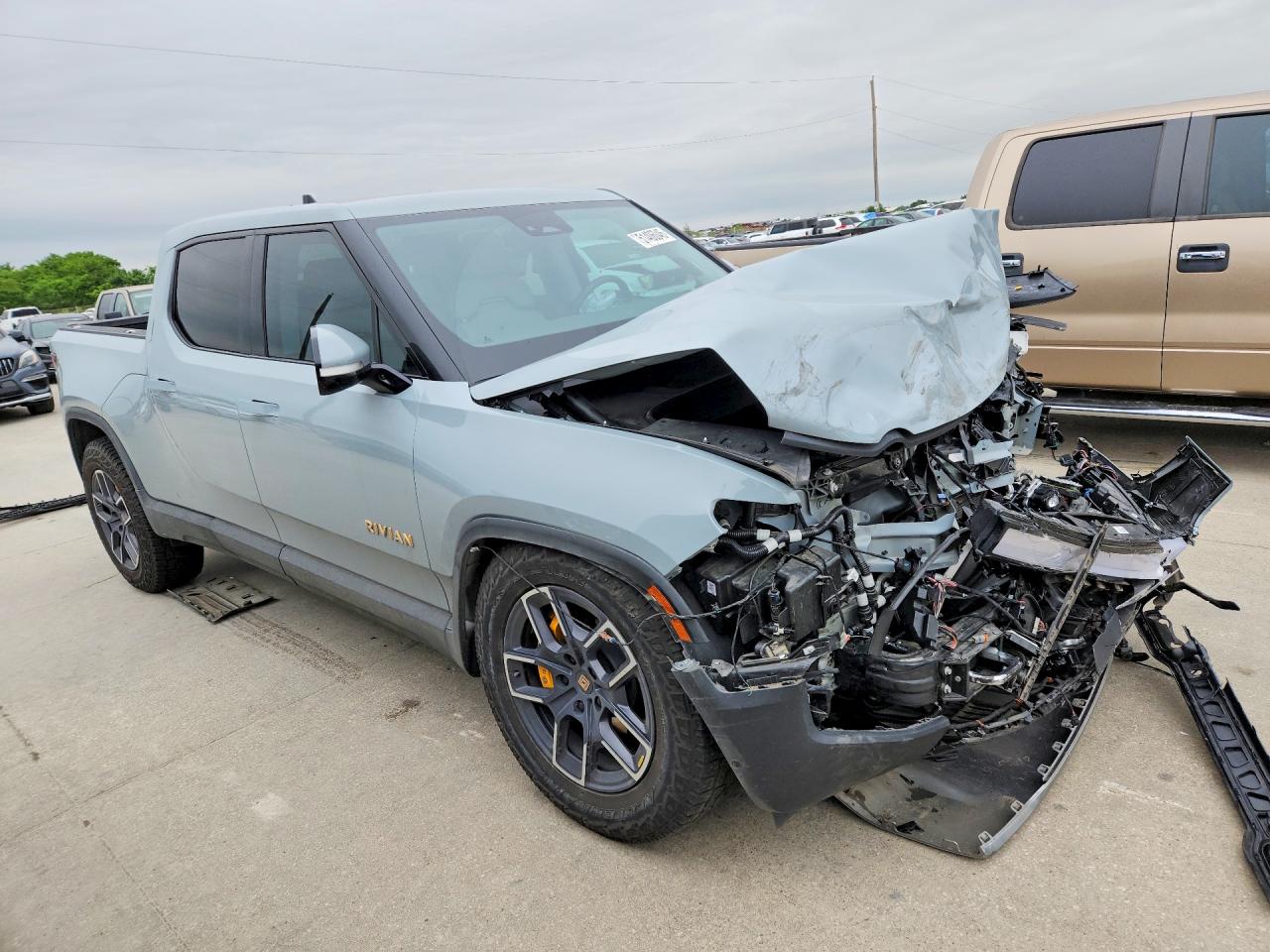 2022 RIVIAN R1T — VIN 7FCTGAAA0NN016645 — photo 4