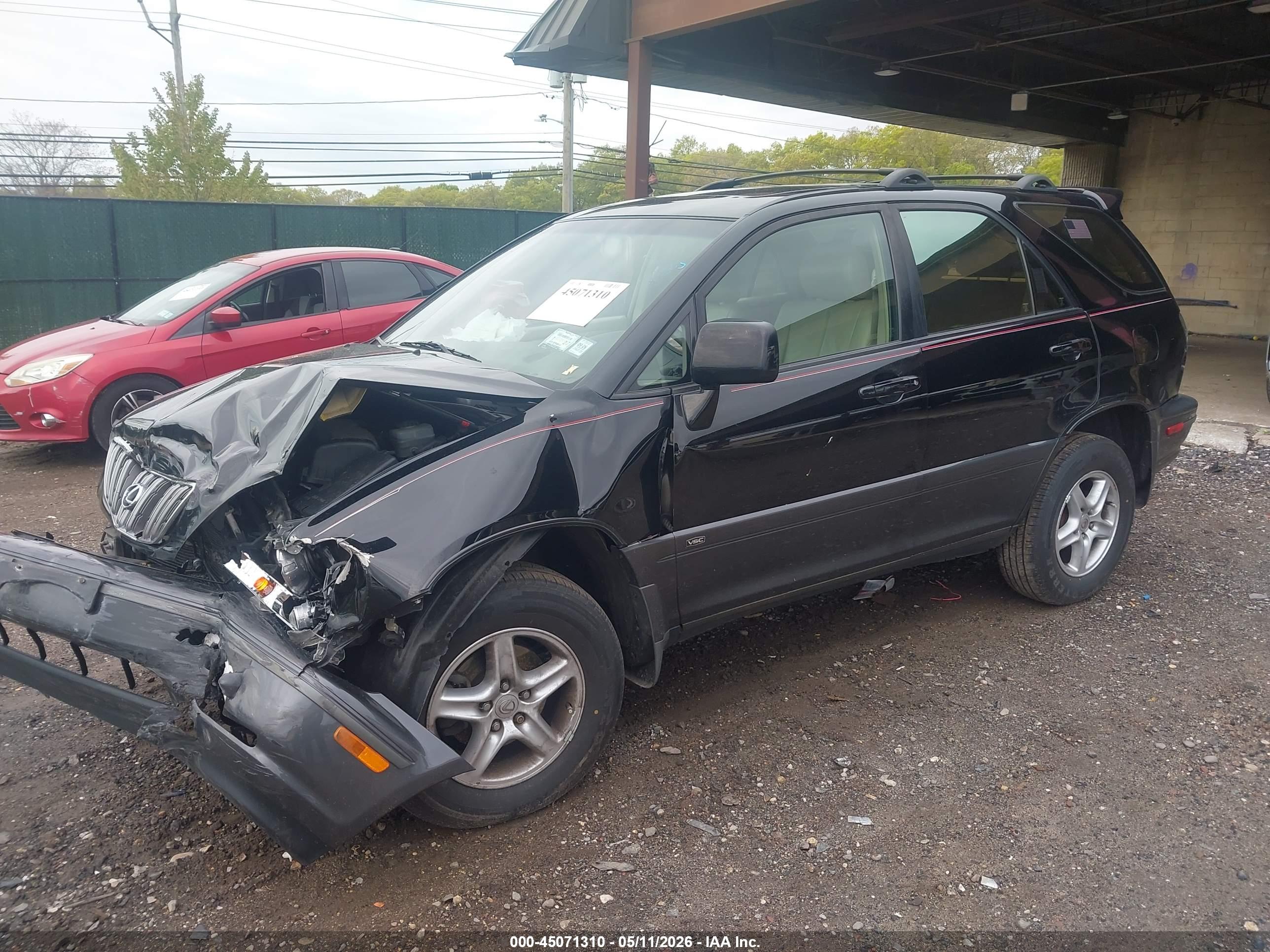 2002 LEXUS RX — VIN JTJGF10UX20134536 — photo 2